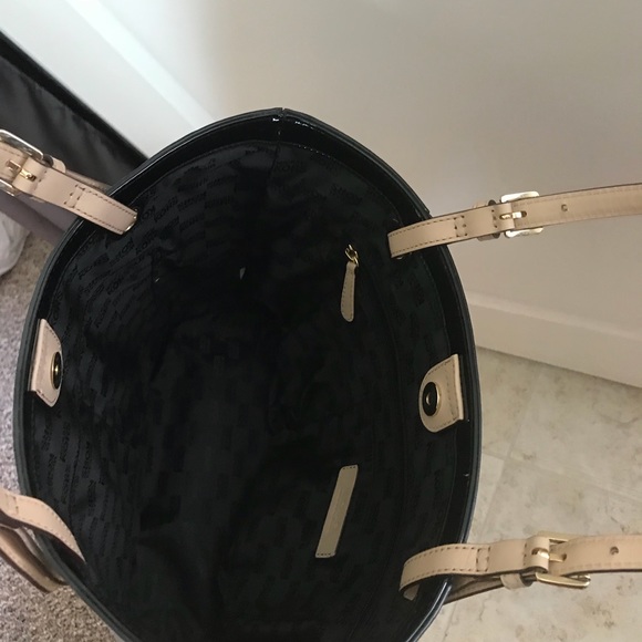 MK purse. - Picture 4 of 5